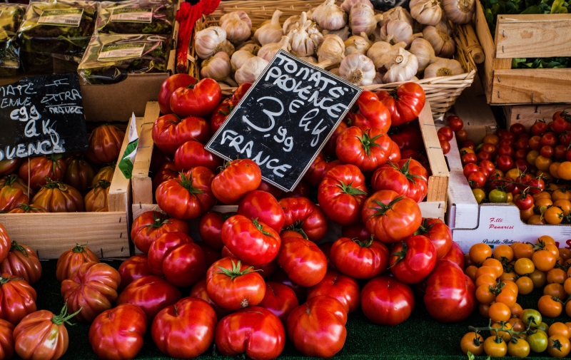 primeur-UTELLE-min_tomatoes-4050245